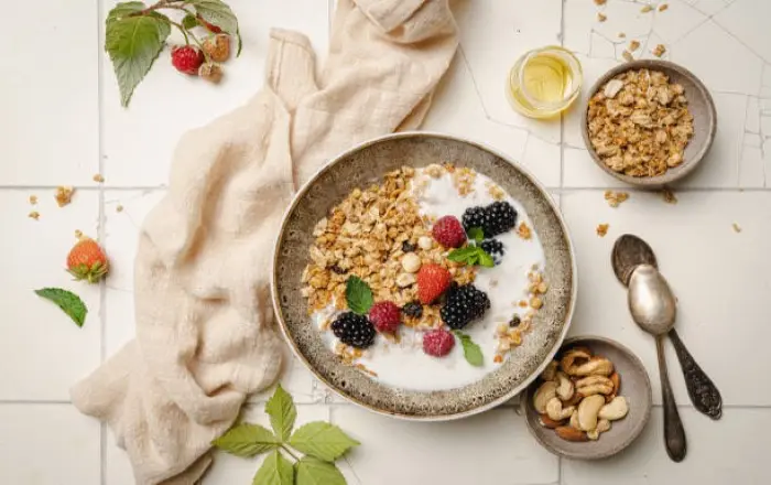 How Organic Gluten-Free Granola Fits Into a Vegan Diet